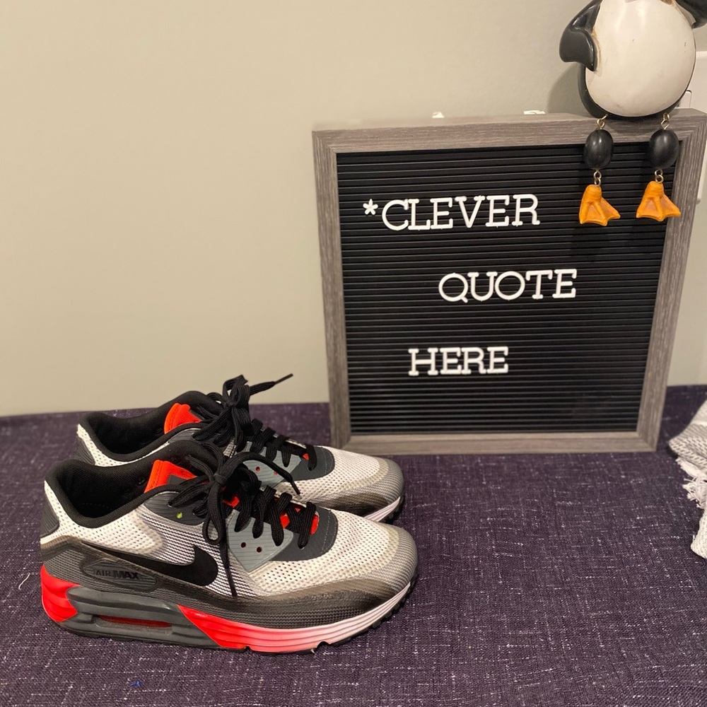 Nike Air Max 90 size 7 men or 8.5 women